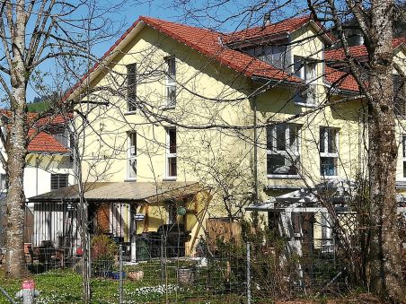 Familienfreundliches 5.5-Z-Reihen-Eckhaus